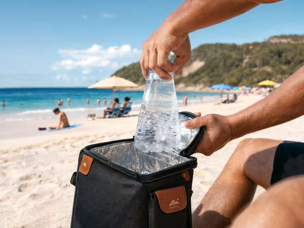 Como levar bebidas à praia sem perder o frescor