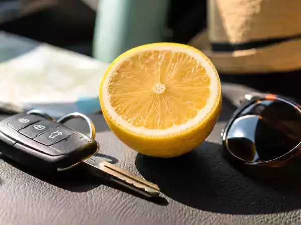 Muita gente cheira limão para aliviar o enjoo no carro, mas poucos sabem quando isso realmente funciona