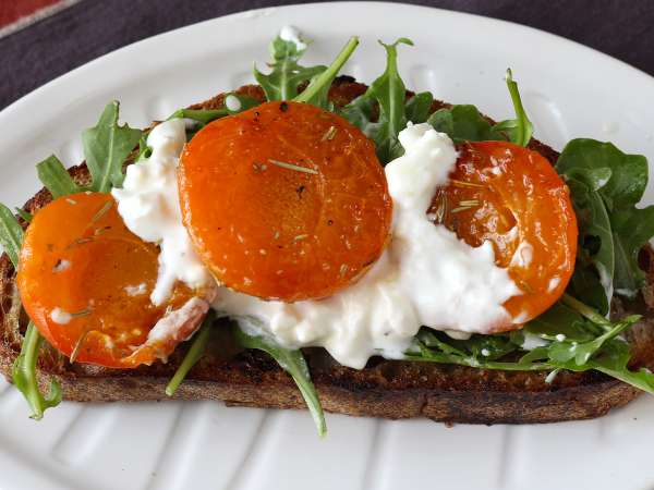 Quem vai receber amigos em casa deveria conhecer estes 5 aperitivos frescos que fazem sucesso à mesa