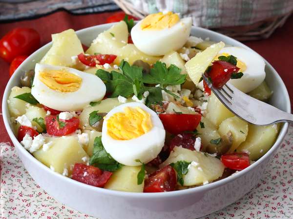 5 saladas de batata fáceis e deliciosas para variar do clássico sem complicar na cozinha