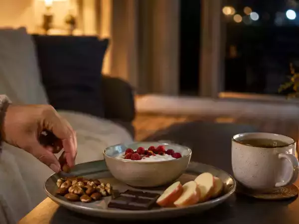 Lanchinhos à noite: o que comer sem atrapalhar o sono e garantir uma boa noite de descanso