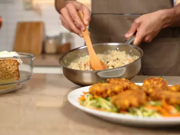 Menu diário, 26 de julho: pataniscas de peixe gato, risoto de camarão e bolo toalha felpuda