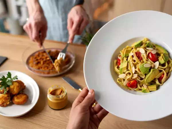 Menu diário, 27 de julho: peixinhos da horta, macarrão frio com creme de abacate e manteiga de amendoim