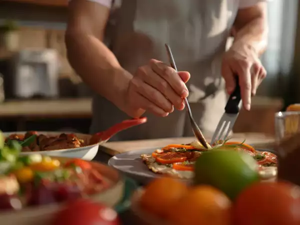 Menu diário, 31 de julho: salada russa, lombo de porco assado e pudim de leite condensado