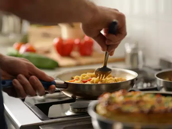 Menu diário, 3 de agosto: salada refrescante, frango suculento e torta alemã irresistível