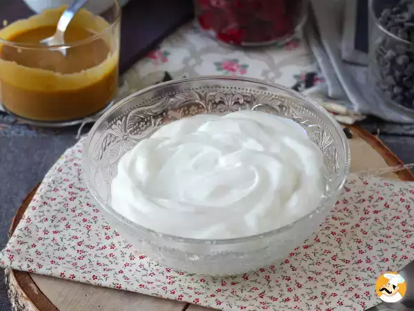 Skyr, iogurte grego ou iogurte natural: diferenças de proteína, gordura e calorias