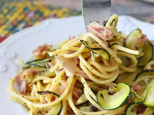 Massa com curgete: 9 receitas cremosas, rápidas e frescas para o verão