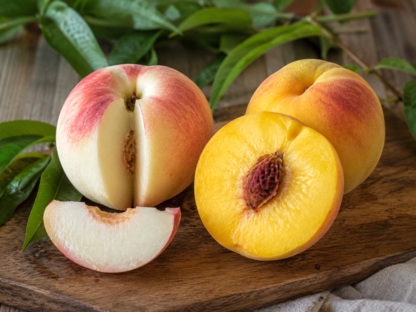 Pêssego branco ou amarelo: qual escolher, dependendo da receita?