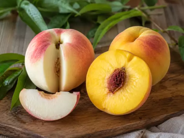 Pêssego branco ou amarelo: qual escolher, dependendo da receita?
