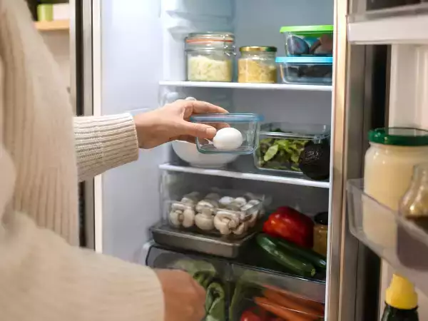 Por quanto tempo se deve guardar um ovo cozido na geladeira?