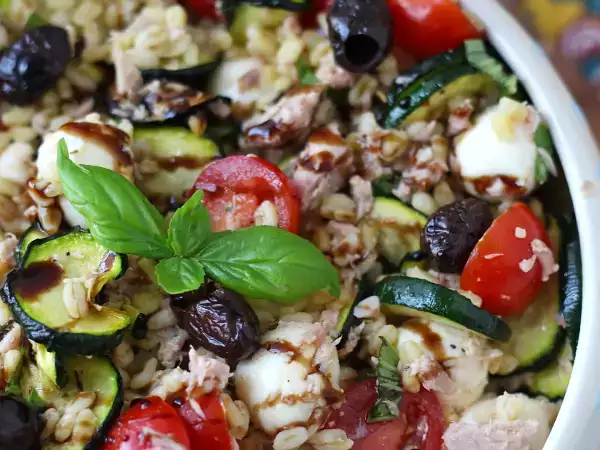 28 receitas de saladas completas que valem por uma refeição inteira