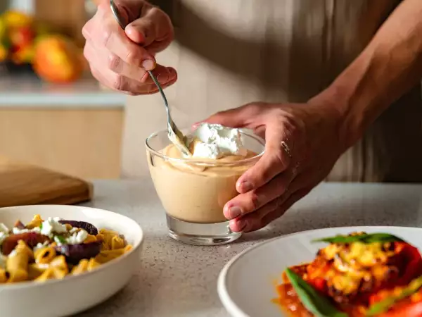 Menu do dia, 20 de agosto: entrada de pasta cremosa de feta, pimentões recheados na air fryer e mousse de damasco