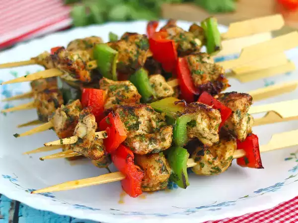 Grelhados e saladas: como montar um prato leve sem ficar com fome