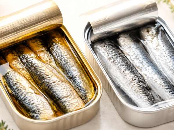 Sardinha em óleo ou em água? Veja quando cada uma é a melhor opção