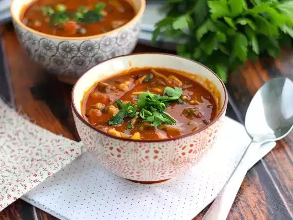 A sopa não sacia a fome? Os ingredientes que a transformam em uma refeição completa