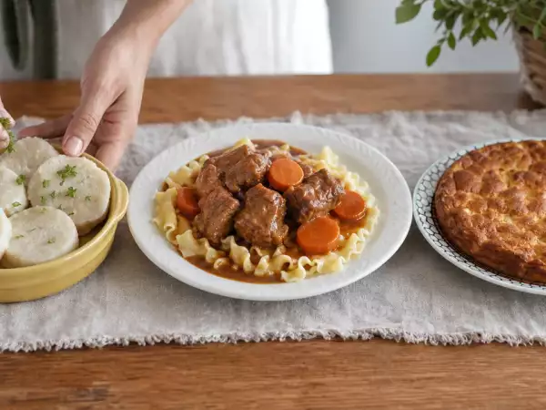 Menu diário, 21 de setembro: como cozinhar inhame, carne de vaca estufada e bolo de maçã