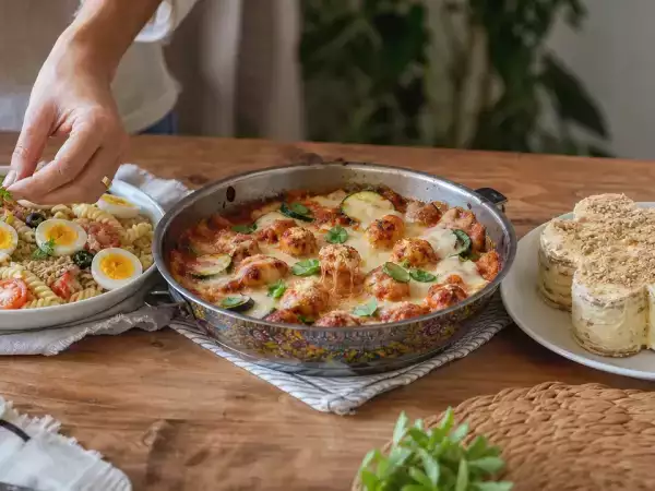 Menu Diário, 7 de Outubro: Salada de massa de atum, Nhoque gratinado, e Bolo de bolacha