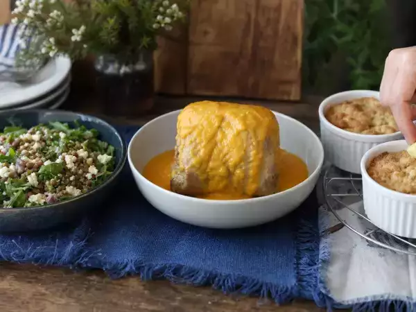 Menu do dia, 18 de outubro: salada de lentilha, lombo na cerveja e crumble de maçã