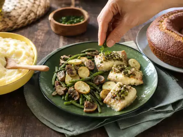 Menu diário, 21 de outubro de 2026: pescada na air fryer, purê de mandioca e bolo de iogurte com chocolate