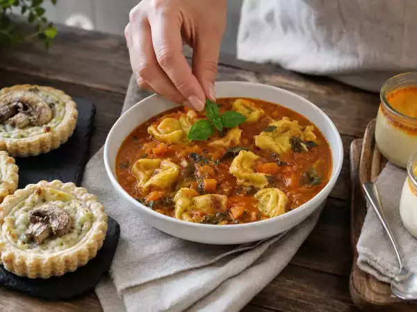 Menu do dia, 31 de outubro de 2026: folhados de Halloween, sopa de tortellini e creme de ovos