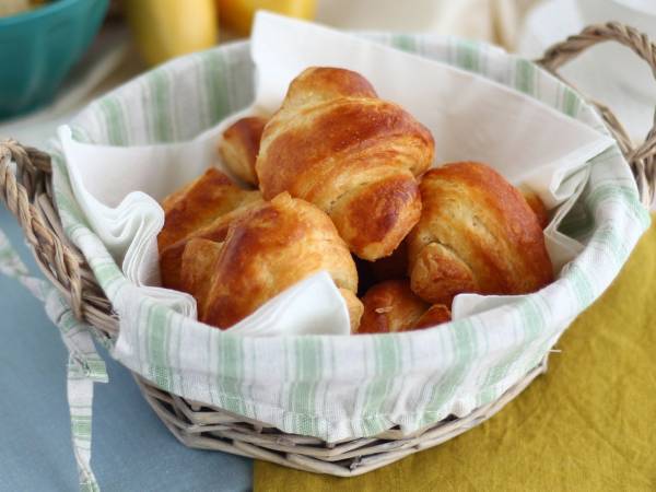 Nada é jogado fora aqui: Maneiras de usar um croissant (ou outra massa) que ficou velho!