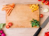 Artigos: Essa misturinha com vinagre salva qualquer tábua de cortar comida