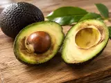Artigos: Abacate marrom por dentro? Muita gente joga a fruta fora ao ver esta cor sem saber o que ela revela
