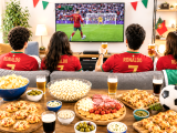 Entre um golo e outro, estes 20 aperitivos podem ser o motivo de ninguém querer sair do sofá