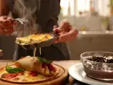 Artigos: Menu do dia, 3 de julho: delícias de saganaki, wrap de pizza e mousse de oreos