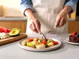 Artigos: Menu diário, 20 de julho: salada refrescante, bacalhau na air fryer e bolo de chocolate proteico