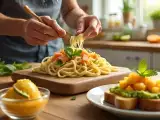 Artigos: Menu diário, 21 de julho: torrada de abacate com manga, macarrão cremoso de salmão e sorvete refrescante