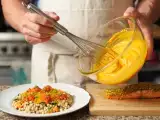 Artigos: Menu diário, 25 de julho: salada de cuscuz pérola, salmão crocante e bolo mousse de maracujá