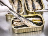 Artigos: A verdade sobre a sardinha em lata que deixou muita gente surpresa depois de descobrir como ela é feita