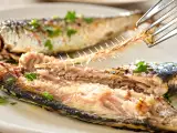 Artigos: Você joga fora a parte mais nutritiva da sardinha sem imaginar o que está perdendo