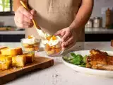 Artigos: Menu do dia, 14 de agosto: pão de alho, costelinha de porco frita e tiramisù de damasco