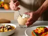 Artigos: Menu do dia, 20 de agosto: entrada de pasta cremosa de feta, pimentões recheados na air fryer e mousse de damasco