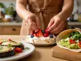 Artigos: Menu diário, 27 de agosto: beringelas recheadas, wrap mediterrâneo e pavlova com frutos vermelhos