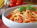 Artigos: 12 recetas de pasta con tomate para aprovecharlos ahora que todavía están en su mejor momento