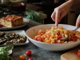 Artigos: Menú diario, 4 de septiembre: berenjenas al horno, pasta fría con gazpacho y pastel de pan