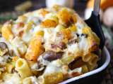 Artigos: Este macarrão gratinado combina cremosidade e o aroma do outono, levando à mesa os sabores da estação