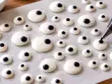Artigos: Aprenda a fazer olhinhos de açúcar em casa e dê um toque divertido às suas sobremesas de Halloween