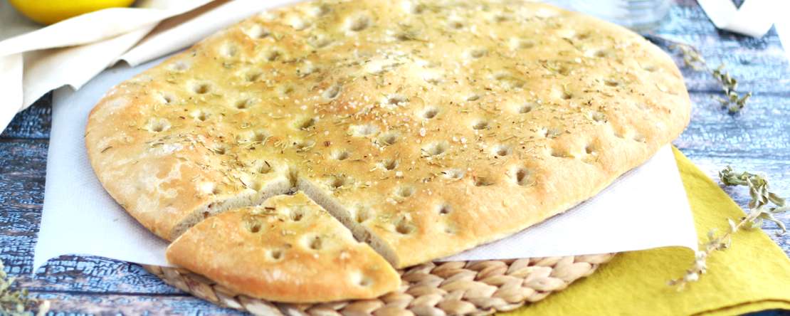 Focaccia, o pão italiano regado com azeite