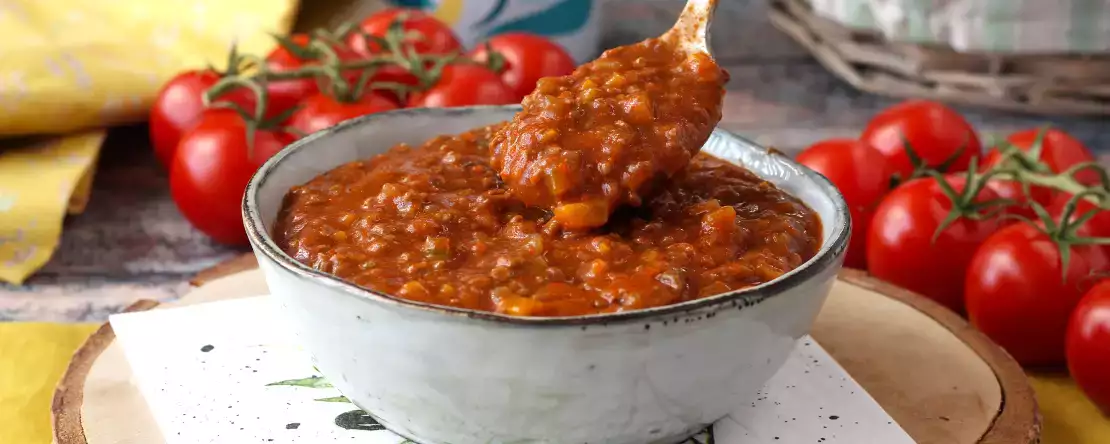 O verdadeiro molho à bolonhesa caseiro (ragù alla bolognese italiano)
