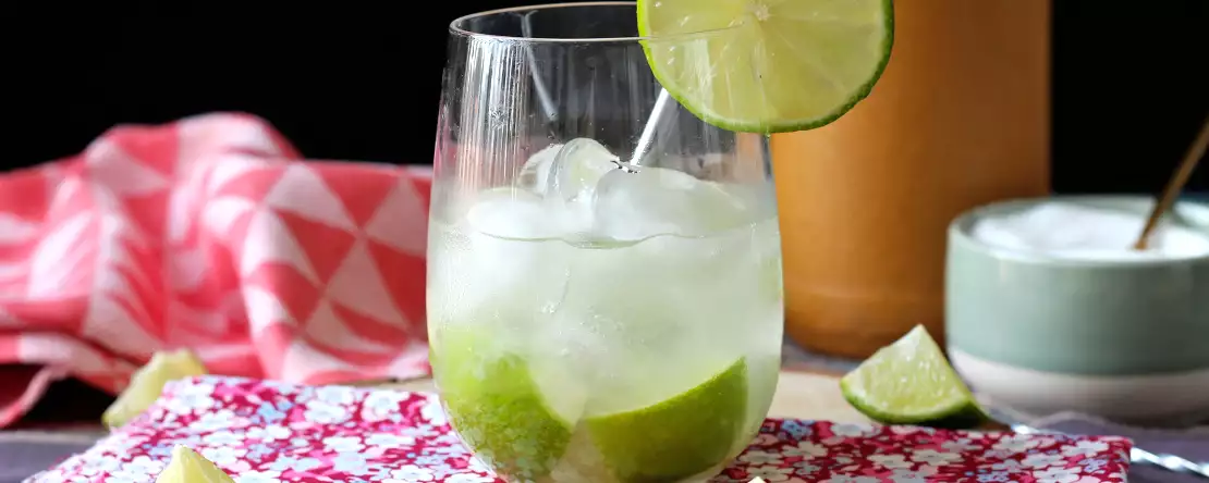 Caipirinha de limão: fácil de fazer e sem coqueteleira