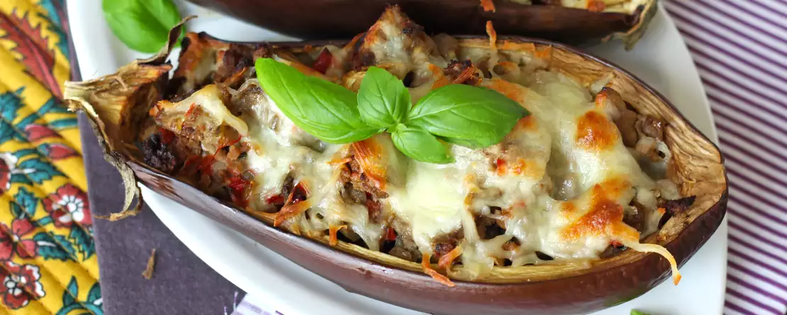 Beringelas recheadas e gratinadas com mussarela