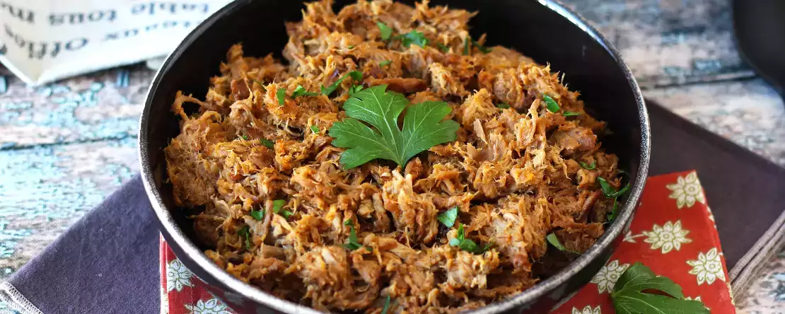 Carne de porco desfiada (pulled pork) na panela de pressão que desmancha