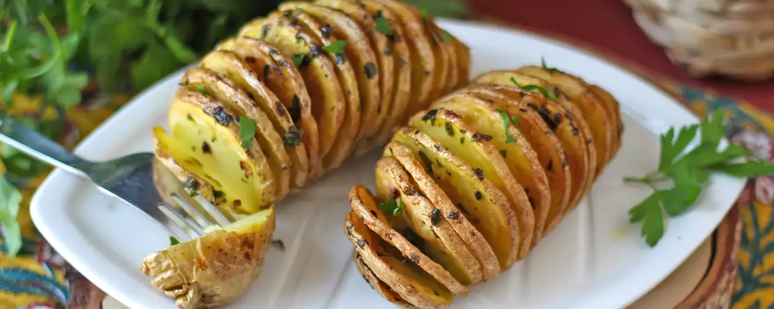 Batata hasselback na Air Fryer, fácil e crocante