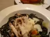 Receita Talharim nero di seppia com molho rosa de frutos do mar.