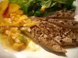 Receita Vinagrete com pêssego e bifes de porco em crosta temperada