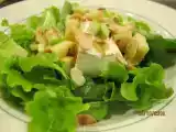 Receita Salada de folhas verdes com brie assado, maçã e amêndoas